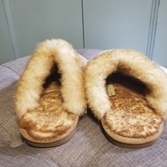 Slippers - Picture 3 of 3